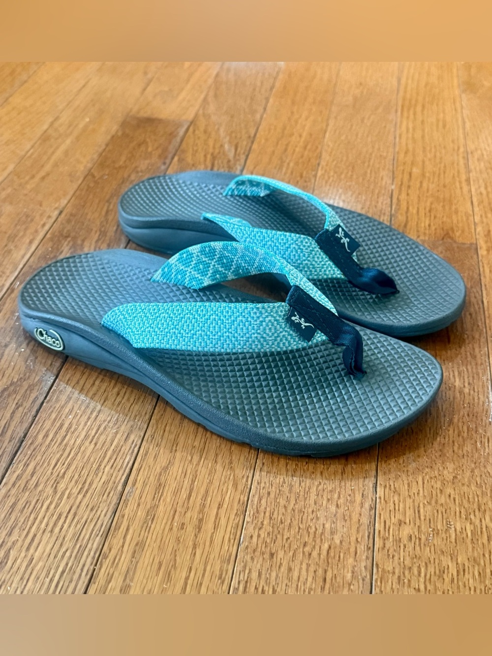 Chaco Women’s 6 Classic Flip Flops Sandals Teal Geometric Thongs Water Toe Post